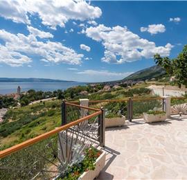 2 bedroom villa with pool and sea views in Bol, Brač Island, sleeps 4